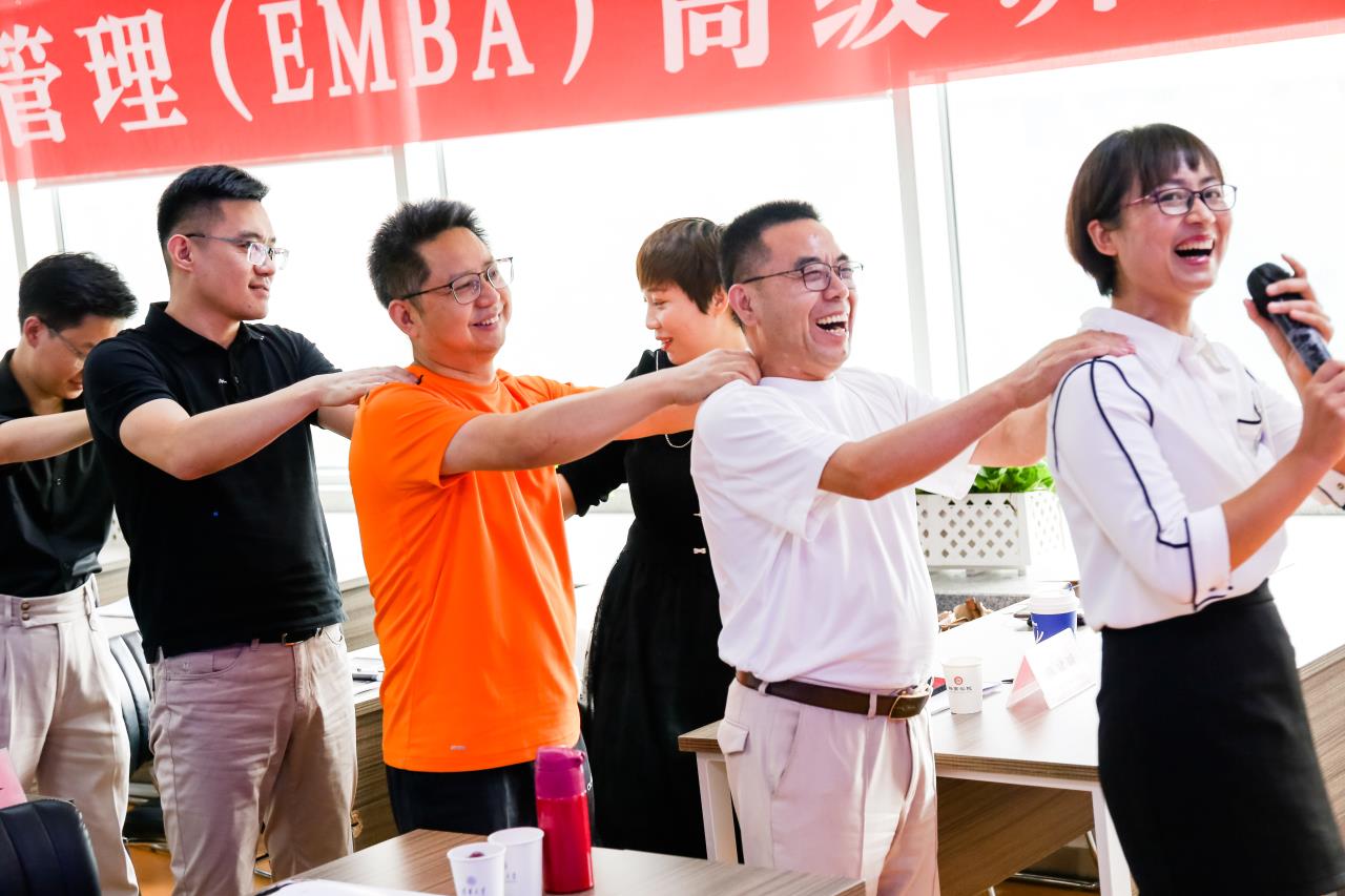 清大工商管理EMBA总裁研修班2022年9月学员上课照片